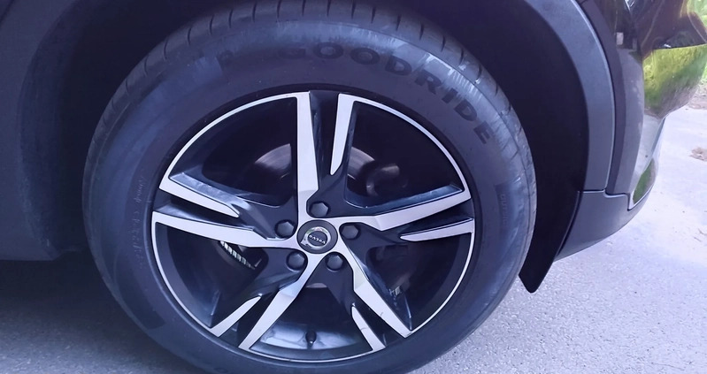 Volvo XC 40 cena 99900 przebieg: 182000, rok produkcji 2019 z Łazy małe 529